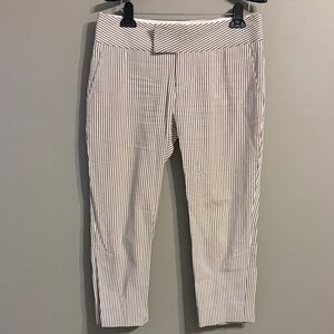 Alvin Valley Seersucker Cropped Pants. Low Rise. Decorative Buttons. Size 6.